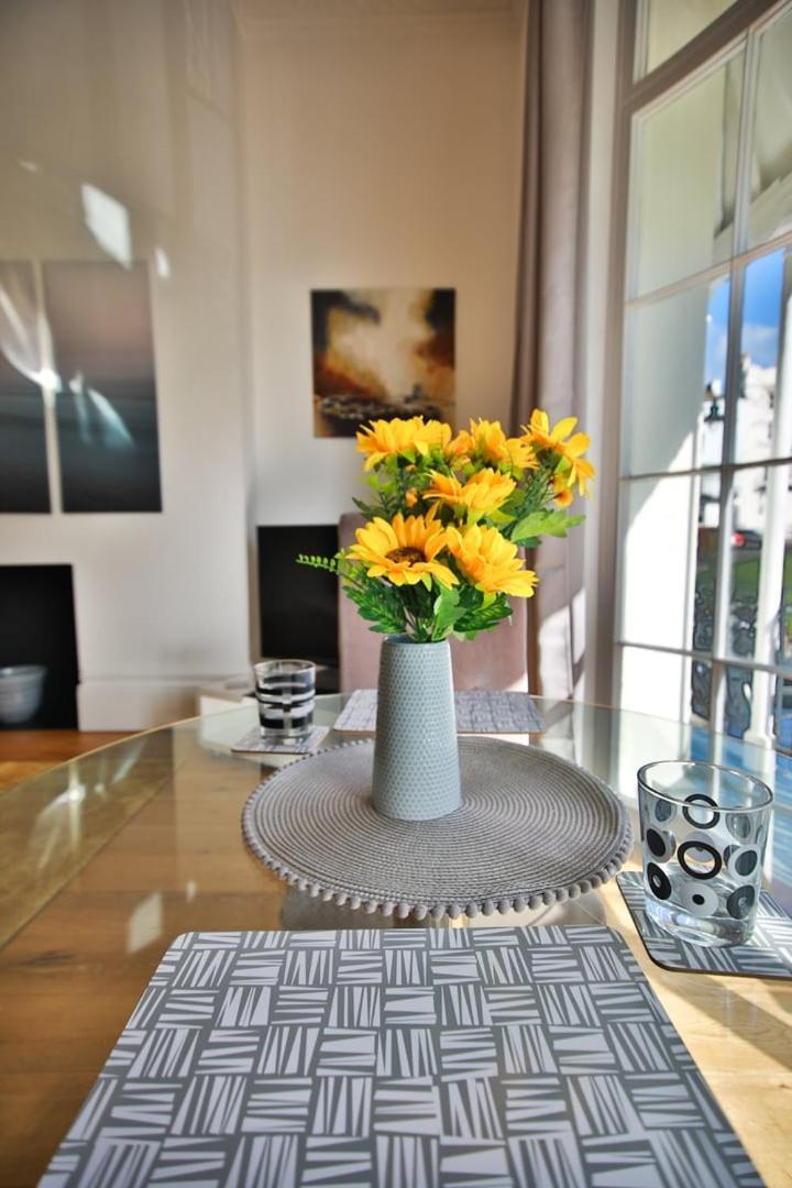40B Wellington Suites Hastings Bagian luar foto