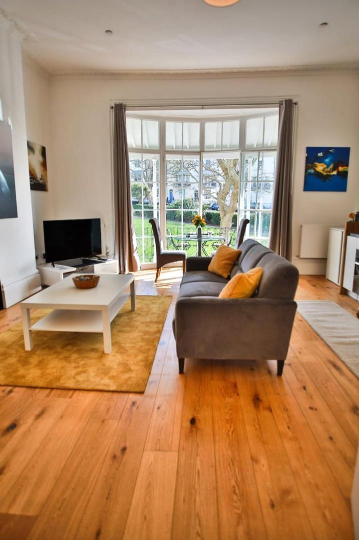 40B Wellington Suites Hastings Bagian luar foto